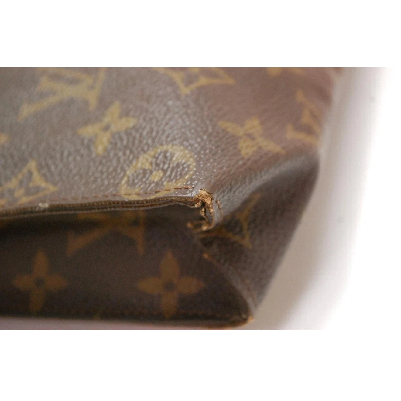 LV Mono Poche Toiletry 26